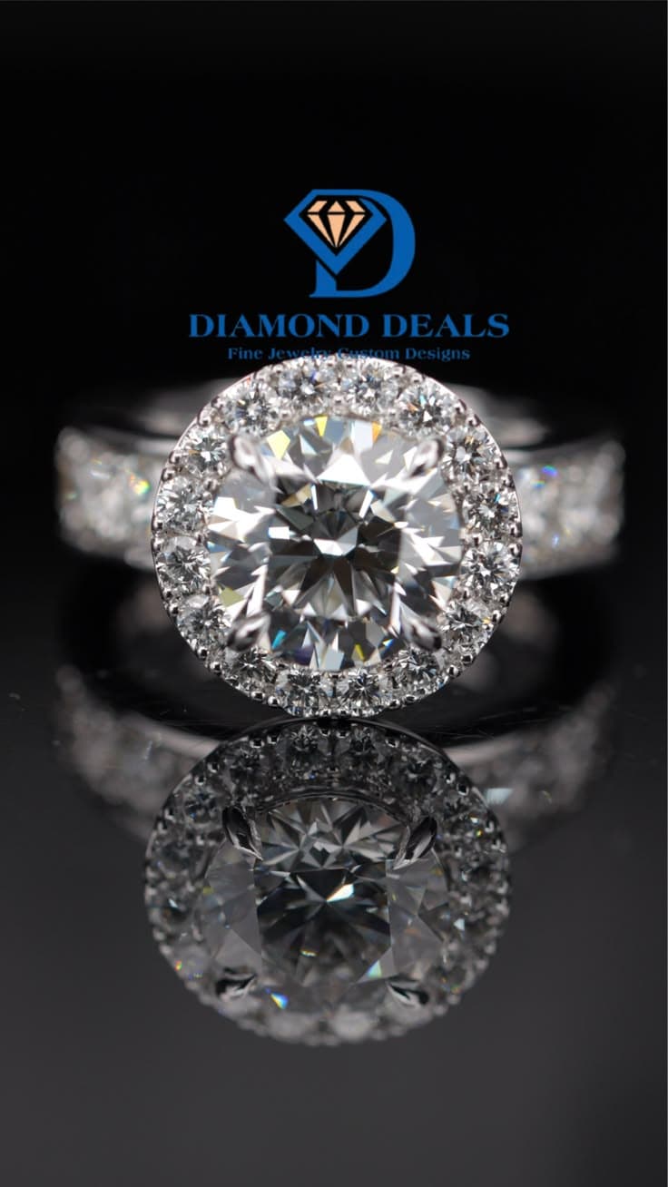 3.30ct 18K White Gold VS1 E/F Round Halo Diamond Ring